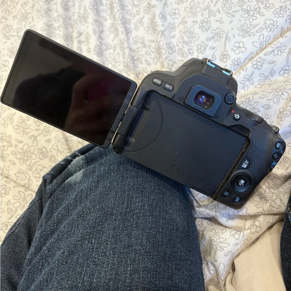 Canon EOS Rebel SL2 Professional DSLR Features